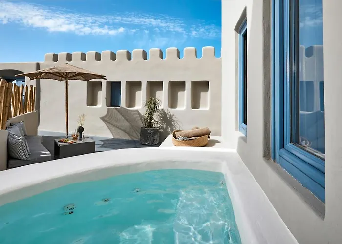 Luna Santorini Suites