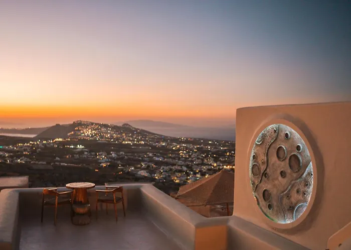 Luna Santorini Suites