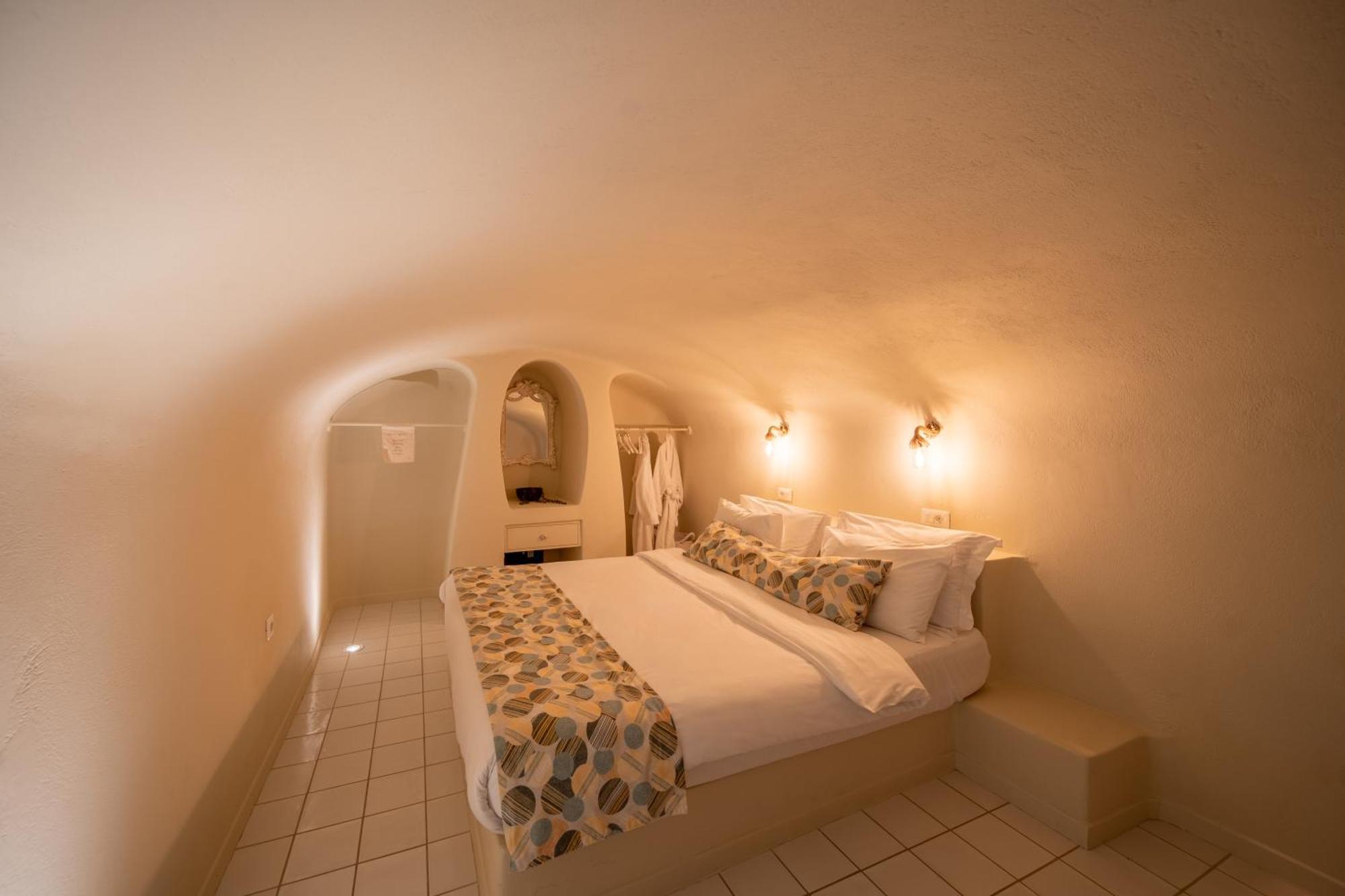 Luna Santorini Apartment Pyrgos Kallistis
